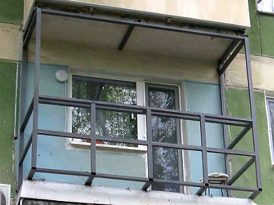 Остекление балкона с выносом по полу